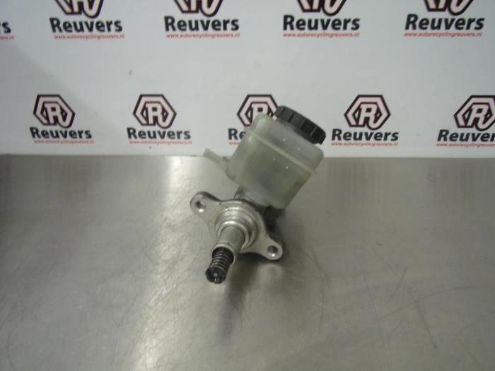 Master cylinder from a Mazda RX-8 (SE17) HP M6 2006
