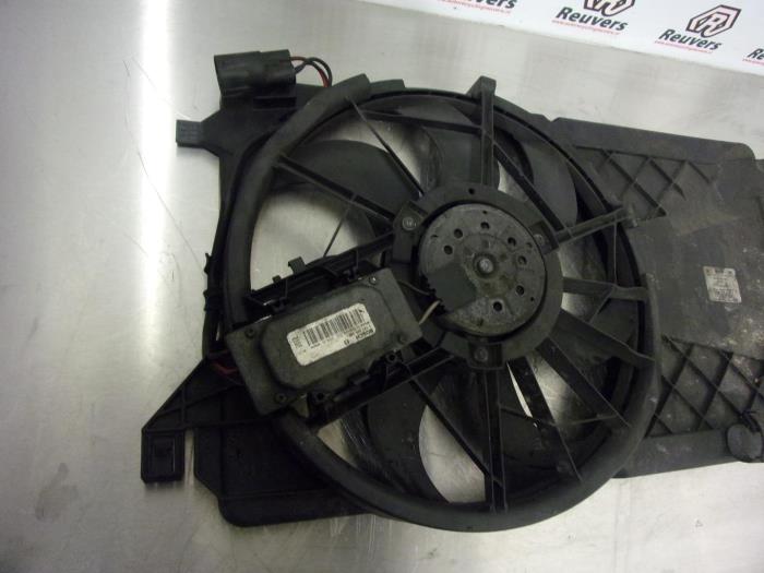 Motor de aleta de refrigeración de un Volvo V50 (MW) 1.6 D 16V 2005