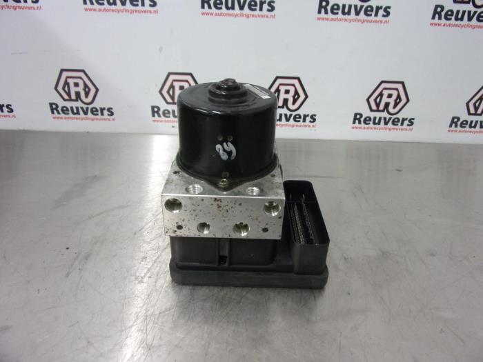 Begagnade ABS-pump Volvo V50 (MW) 1.6 D 16V Pris € 100,00 Marginaltabell erbjuds av Autorecycling Reuvers B.V.