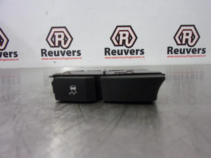 Usados Interruptor ESP Opel Astra J (PC6/PD6/PE6/PF6) 1.3 CDTI 16V EcoFlex Precio € 20,00 Norma de margen ofrecido por Autorecycling Reuvers B.V.