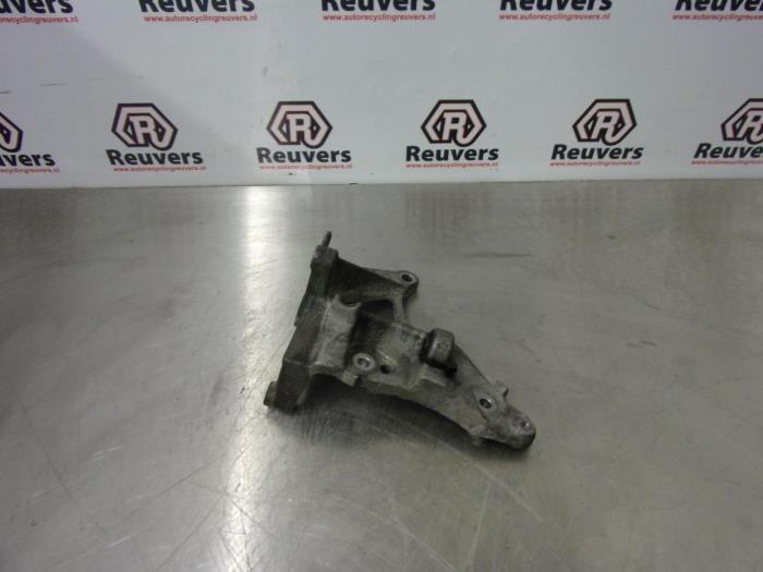 Gebrauchte Dynamostütze oben Volvo V50 (MW) 1.6 D 16V Preis € 20,00 Margenregelung angeboten von Autorecycling Reuvers B.V.