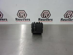 Used Cockpit dimmer Renault Megane III Grandtour (KZ) 1.5 dCi 110 Price € 10,00 Margin scheme offered by Autorecycling Reuvers B.V.