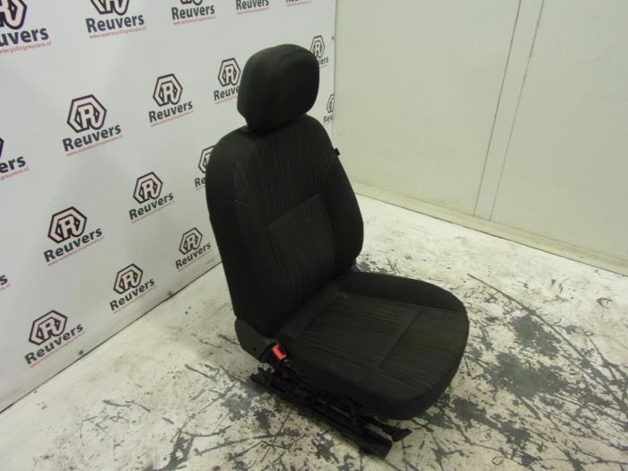 Seat, left from a Opel Astra J (PC6/PD6/PE6/PF6) 1.3 CDTI 16V EcoFlex 2010