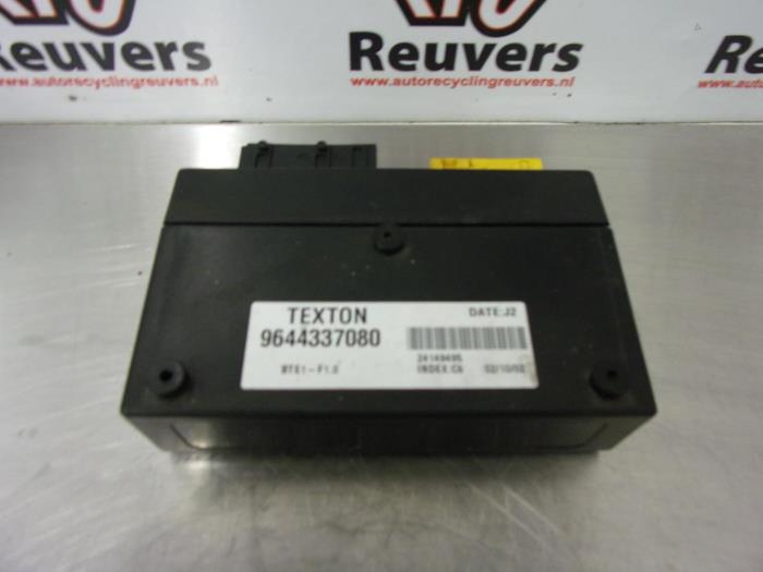 Usagé Ordinateur toit escamotable Peugeot 206 CC (2D) 2.0 16V Prix € 85,00 Règlement à la marge proposé par Autorecycling Reuvers B.V.