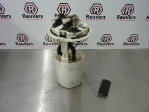 Used Electric fuel pump Peugeot 206 CC (2D) 2.0 16V Price € 30,00 Margin scheme offered by Autorecycling Reuvers B.V.