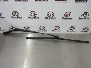 Used Front wiper arm Volkswagen Golf V (1K1) 1.6 Price € 10,00 Margin scheme offered by Autorecycling Reuvers B.V.