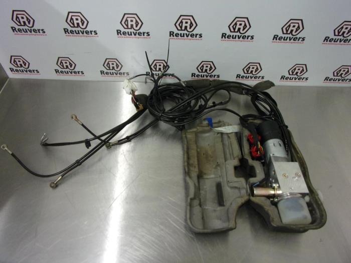 Używane Silnik dachu cabrio Peugeot 206 CC (2D) 2.0 16V Cena € 100,00 Procedura marży oferowane przez Autorecycling Reuvers B.V.