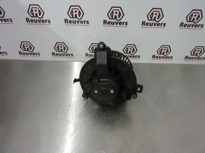Heating and ventilation fan motor from a Iveco New Daily IV 35C17V, 35C17V/P, 35S17V, 35S17V/P 2011