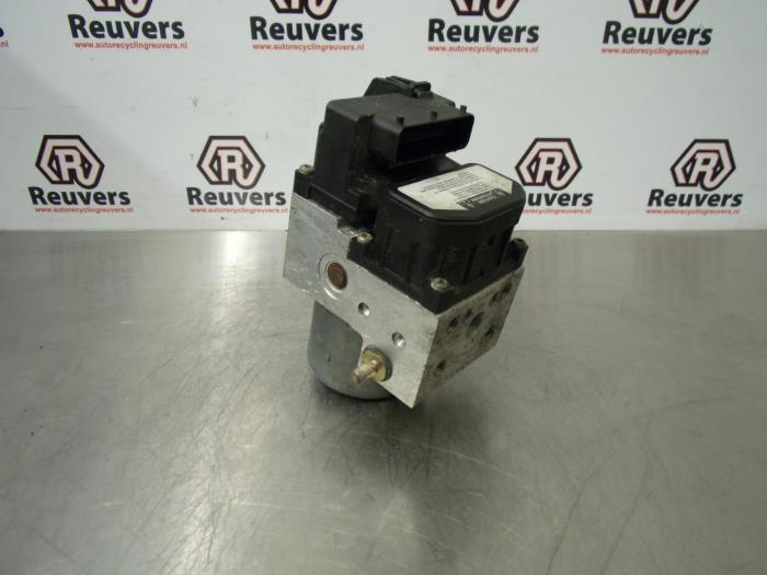 Begagnade ABS-pump Toyota Corolla (E12) 1.4 16V VVT-i Pris € 75,00 Marginaltabell erbjuds av Autorecycling Reuvers B.V.