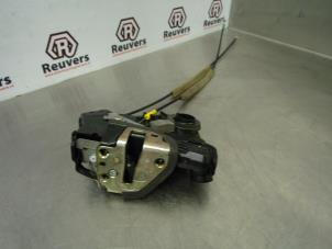 Used Front door lock mechanism 4-door, right Toyota Corolla (E12) 1.4 16V VVT-i Price € 35,00 Margin scheme offered by Autorecycling Reuvers B.V.