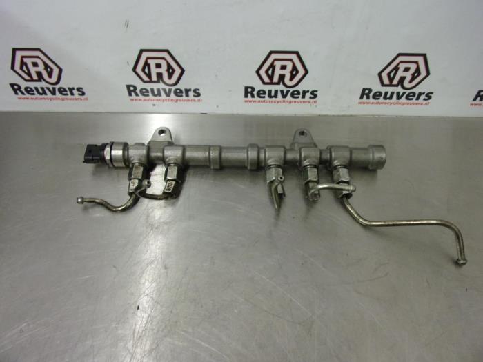 Gebrauchte Kraftstoffverteiler Fiat Fiorino (225) 1.3 JTD 16V Multijet Preis € 40,00 Margenregelung angeboten von Autorecycling Reuvers B.V.
