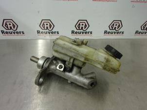 Używane Glówny cylinder hamulcowy Renault Megane II CC (EM) 1.9 dCi 120 Cena € 25,00 Procedura marży oferowane przez Autorecycling Reuvers B.V.
