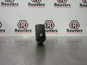 Used Seat heating switch Renault Megane II CC (EM) 1.9 dCi 120 Price € 10,00 Margin scheme offered by Autorecycling Reuvers B.V.