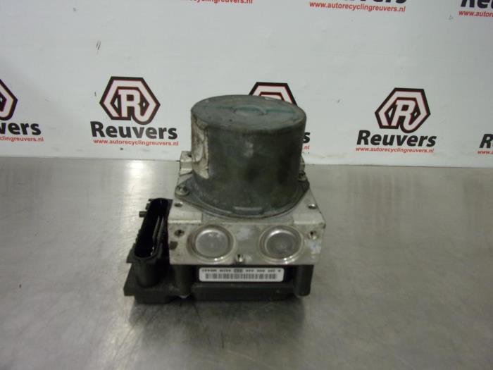 Usagé Bloc ABS Renault Megane II CC (EM) 1.9 dCi 120 Prix € 75,00 Règlement à la marge proposé par Autorecycling Reuvers B.V.