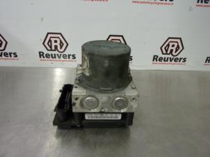 Usagé Pompe ABS Renault Megane II CC (EM) 1.9 dCi 120 Prix € 75,00 Règlement à la marge proposé par Autorecycling Reuvers B.V.