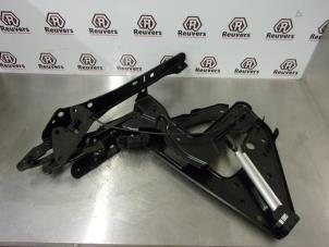 Used Convertible top hinge Renault Megane II CC (EM) 1.9 dCi 120 Price € 35,00 Margin scheme offered by Autorecycling Reuvers B.V.