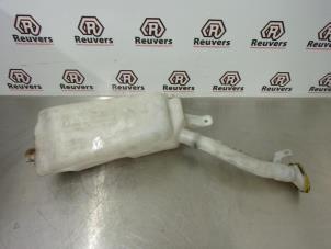 Used Front windscreen washer reservoir Renault Clio III (BR/CR) 1.5 dCi 85 Price € 20,00 Margin scheme offered by Autorecycling Reuvers B.V.