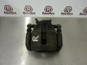 Used Front brake calliper, right Renault Clio III (BR/CR) 1.5 dCi 85 Price € 30,00 Margin scheme offered by Autorecycling Reuvers B.V.