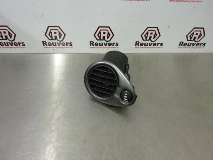 Rejilla de aire de salpicadero de un Renault Clio III (BR/CR) 1.5 dCi 85 2007