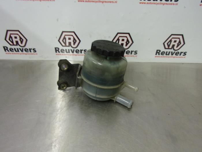 Begagnade Styrservotank Daihatsu Terios (J1) 1.3 16V DVVT 4x2 Pris € 10,00 Marginaltabell erbjuds av Autorecycling Reuvers B.V.