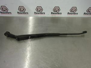 Used Front wiper arm Daihatsu Terios (J1) 1.3 16V DVVT 4x2 Price € 10,00 Margin scheme offered by Autorecycling Reuvers B.V.