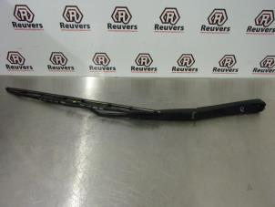 Used Front wiper arm Saab 9-3 Sport Estate (YS3F) 1.9 TiD 16V Price € 20,00 Margin scheme offered by Autorecycling Reuvers B.V.