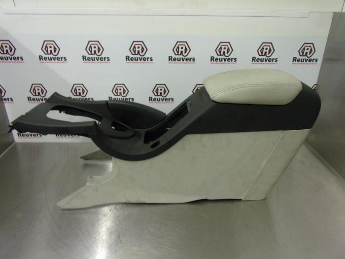 Usagé Console centrale Saab 9-3 Sport Estate (YS3F) 1.9 TiD 16V Prix € 50,00 Règlement à la marge proposé par Autorecycling Reuvers B.V.