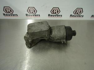 Used Oil filter housing Peugeot 206 (2A/C/H/J/S) 1.6 HDi 16V Price € 50,00 Margin scheme offered by Autorecycling Reuvers B.V.