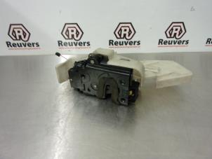 Używane Mechanizm blokady drzwi prawych wersja 2-drzwiowa Seat Arosa (6H1) 1.4 MPi Cena € 35,00 Procedura marży oferowane przez Autorecycling Reuvers B.V.