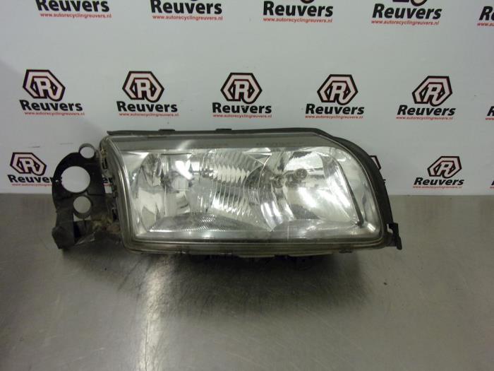 Gebrauchte Scheinwerfer rechts Volvo S80 (TR/TS) 2.4 20V 140 Preis € 40,00 Margenregelung angeboten von Autorecycling Reuvers B.V.