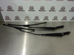 Used Front wiper arm Seat Ibiza IV (6J5) 1.4 16V Price € 25,00 Margin scheme offered by Autorecycling Reuvers B.V.