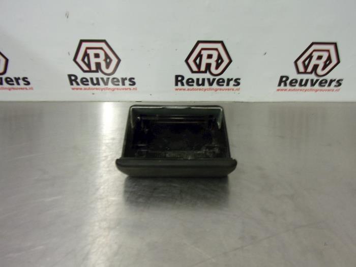 Begagnade Askkopp, fram Daihatsu Terios (J1) 1.3 16V 4x4 Pris € 10,00 Marginaltabell erbjuds av Autorecycling Reuvers B.V.