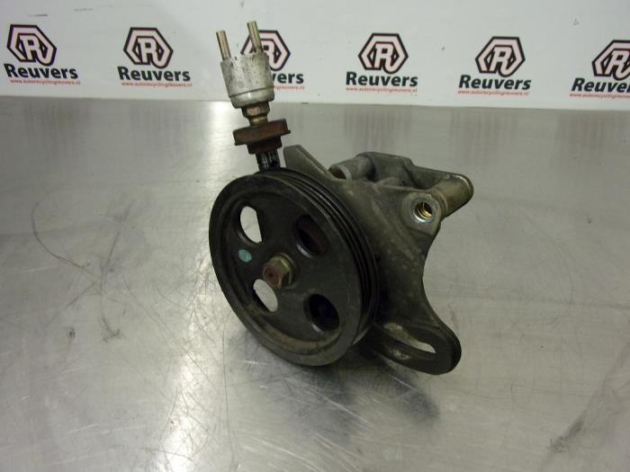 Usagé Pompe de direction Daihatsu Terios (J1) 1.3 16V 4x4 Prix € 35,00 Règlement à la marge proposé par Autorecycling Reuvers B.V.