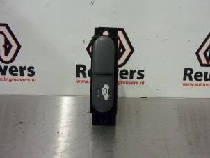 Gebrauchte Schalter Lüftung Honda HR-V (GH) 1.6 16V 4x4 Preis € 10,00 Margenregelung angeboten von Autorecycling Reuvers B.V.