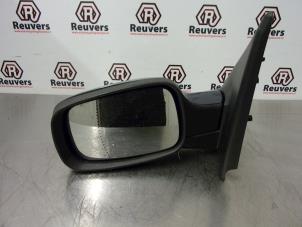 Used Wing mirror, left Renault Clio III (BR/CR) 1.5 dCi 85 Price € 30,00 Margin scheme offered by Autorecycling Reuvers B.V.