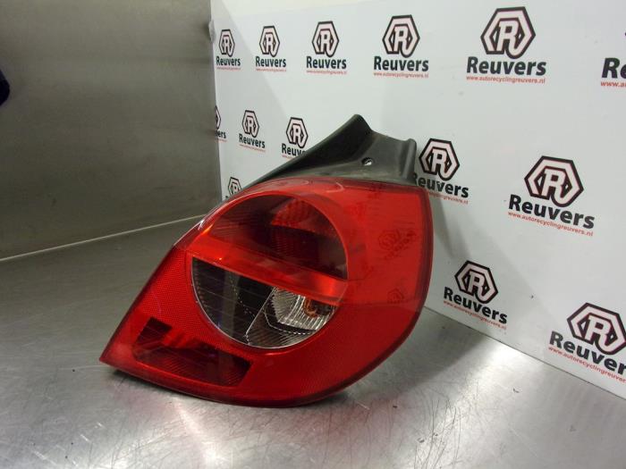 Taillight, right from a Renault Clio III (BR/CR) 1.5 dCi 85 2006
