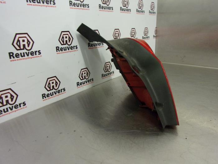 Taillight, right from a Renault Clio III (BR/CR) 1.5 dCi 85 2006