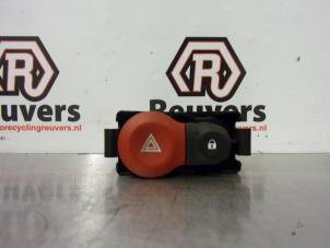 Used Panic lighting switch Renault Clio III (BR/CR) 1.5 dCi 85 Price € 15,00 Margin scheme offered by Autorecycling Reuvers B.V.
