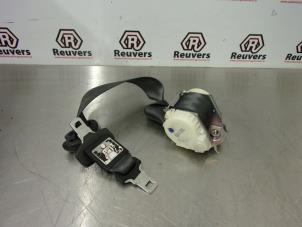 Used Rear seatbelt, centre Renault Clio III (BR/CR) 1.5 dCi 85 Price € 25,00 Margin scheme offered by Autorecycling Reuvers B.V.