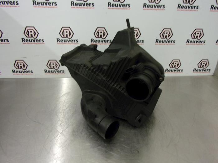 Begagnade Luftfilterhus Renault Clio III (BR/CR) 1.5 dCi 85 Pris € 40,00 Marginaltabell erbjuds av Autorecycling Reuvers B.V.