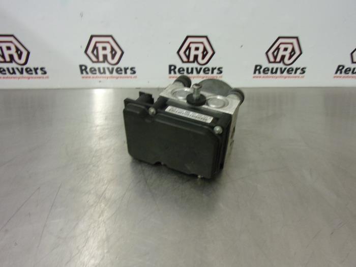 Begagnade ABS-pump Fiat Idea (350AX) 1.4 Pris € 120,00 Marginaltabell erbjuds av Autorecycling Reuvers B.V.
