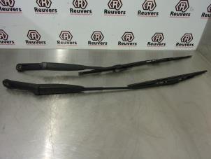 Used Front wiper arm Fiat Idea (350AX) 1.4 Price € 25,00 Margin scheme offered by Autorecycling Reuvers B.V.