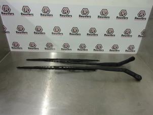 Used Front wiper arm Opel Meriva 1.6 16V Price € 30,00 Margin scheme offered by Autorecycling Reuvers B.V.
