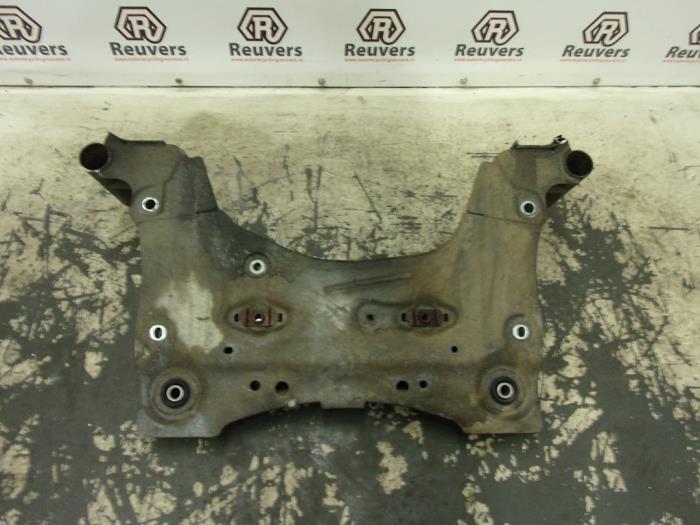 Subframe from a Renault Megane III Grandtour (KZ) 1.5 dCi 110 2010