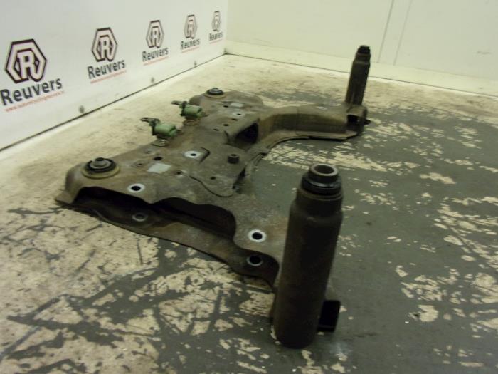 Subframe from a Renault Megane III Grandtour (KZ) 1.5 dCi 110 2010