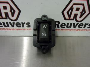 Used Cruise control switch Renault Megane III Grandtour (KZ) 1.5 dCi 110 Price € 10,00 Margin scheme offered by Autorecycling Reuvers B.V.