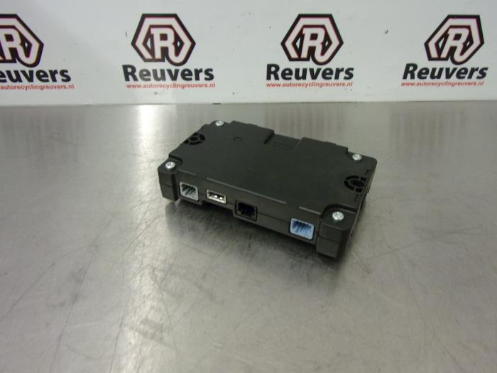Gebrauchte Radio Modul Renault Megane III Grandtour (KZ) 1.5 dCi 110 Preis € 25,00 Margenregelung angeboten von Autorecycling Reuvers B.V.