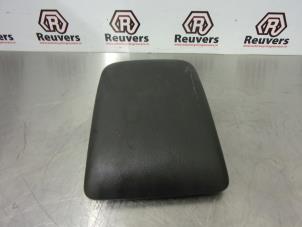 Used Armrest cover cap middle Opel Frontera (6B) 3.2 V6 24V Price € 20,00 Margin scheme offered by Autorecycling Reuvers B.V.