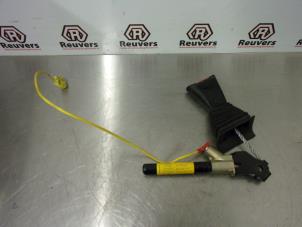 Used Seatbelt tensioner, right Opel Frontera (6B) 3.2 V6 24V Price € 35,00 Margin scheme offered by Autorecycling Reuvers B.V.