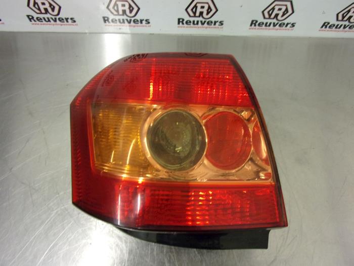 Taillight, right from a Toyota Corolla (E12) 1.6 16V VVT-i 2005